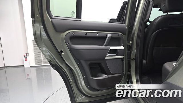 Land Rover Defender 110 D240 SE