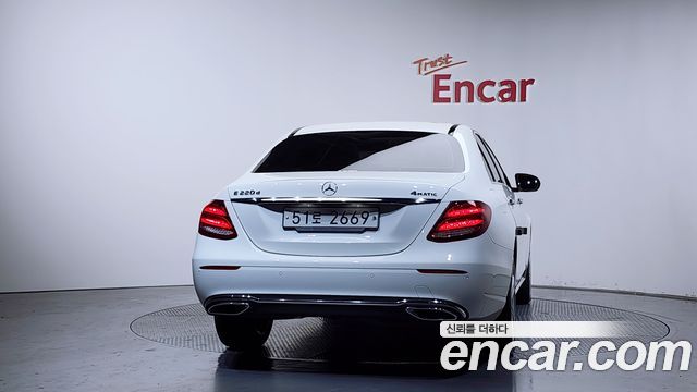 Mercedes-Benz E-Class E220d 4MATIC Avantgarde