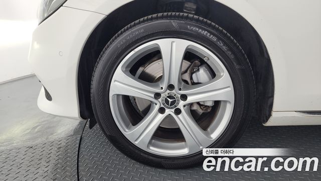 Mercedes-Benz E-Class E220d 4MATIC Avantgarde