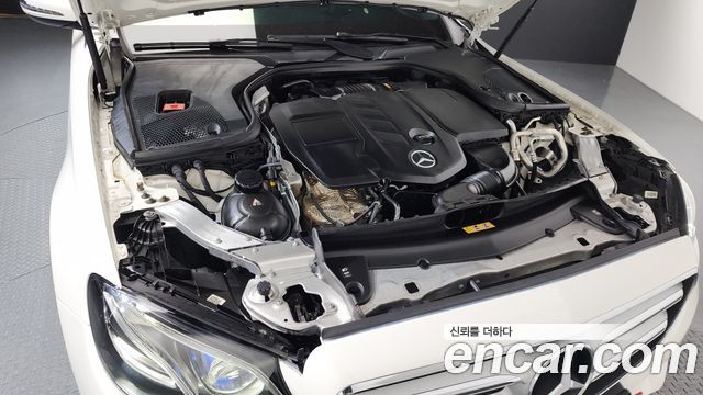 Mercedes-Benz E-Class E220d 4MATIC Avantgarde