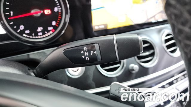 Mercedes-Benz E-Class E220d 4MATIC Avantgarde