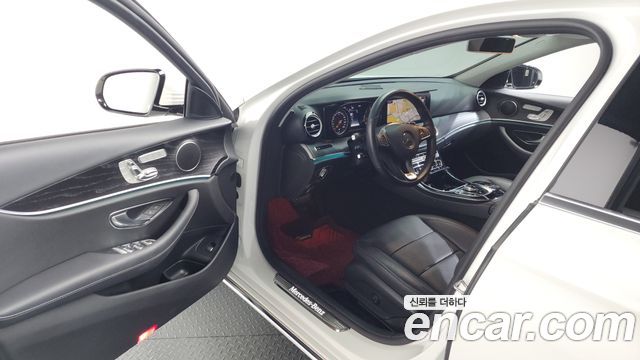 Mercedes-Benz E-Class E220d 4MATIC Avantgarde