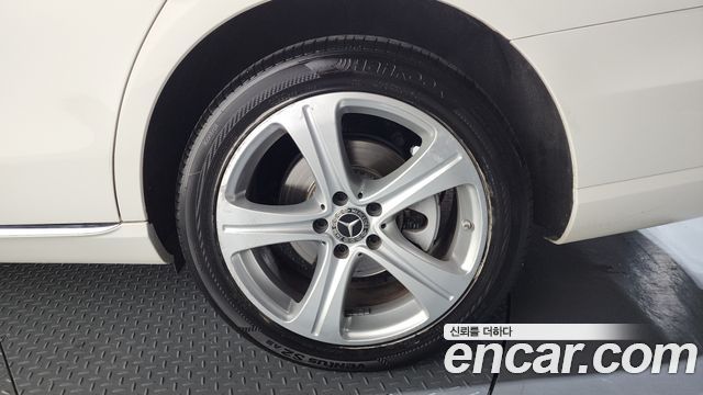 Mercedes-Benz E-Class E220d 4MATIC Avantgarde