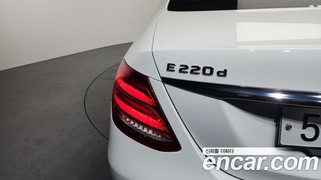 Mercedes-Benz E-Class E220d 4MATIC Avantgarde