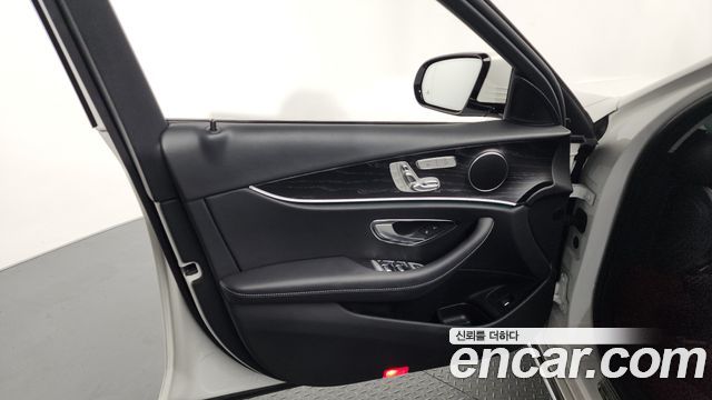 Mercedes-Benz E-Class E220d 4MATIC Avantgarde
