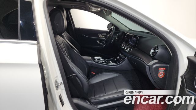 Mercedes-Benz E-Class E220d 4MATIC Avantgarde