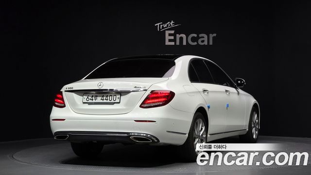 Mercedes-Benz E-Class E300 4MATIC Exclusive