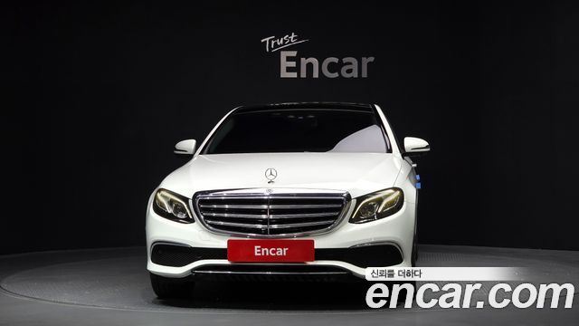 Mercedes-Benz E-Class E300 4MATIC Exclusive