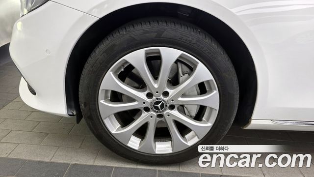 Mercedes-Benz E-Class E300 4MATIC Exclusive
