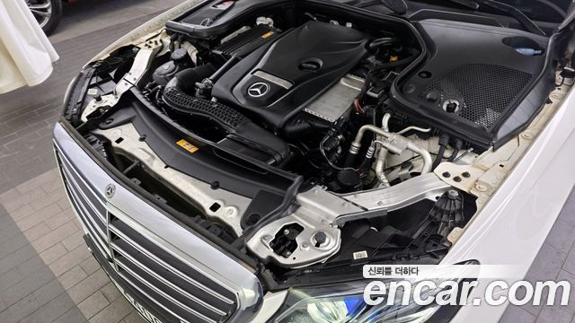 Mercedes-Benz E-Class E300 4MATIC Exclusive