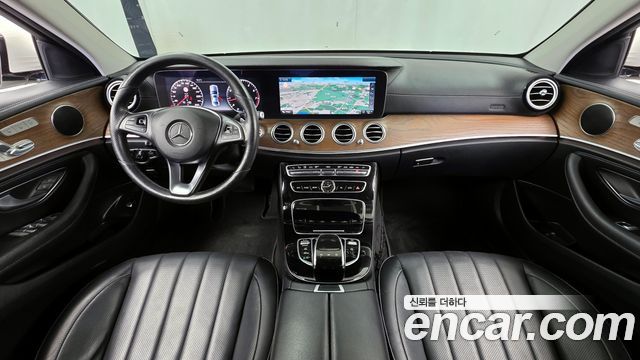 Mercedes-Benz E-Class E300 4MATIC Exclusive