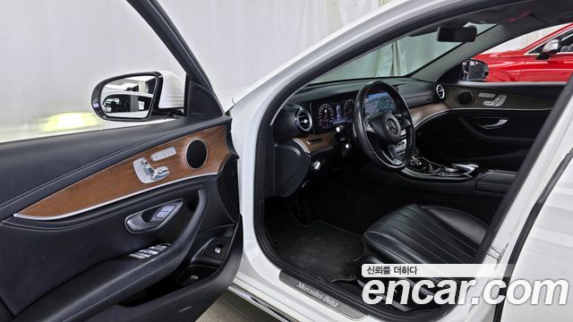 Mercedes-Benz E-Class E300 4MATIC Exclusive