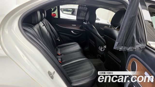 Mercedes-Benz E-Class E300 4MATIC Exclusive