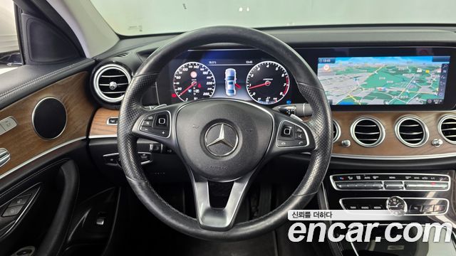 Mercedes-Benz E-Class E300 4MATIC Exclusive
