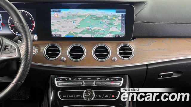 Mercedes-Benz E-Class E300 4MATIC Exclusive