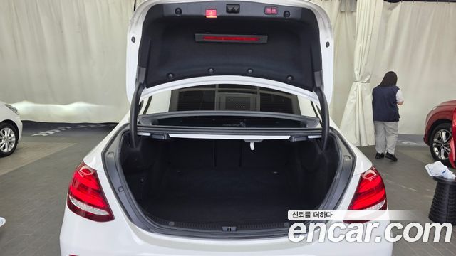 Mercedes-Benz E-Class E300 4MATIC Exclusive