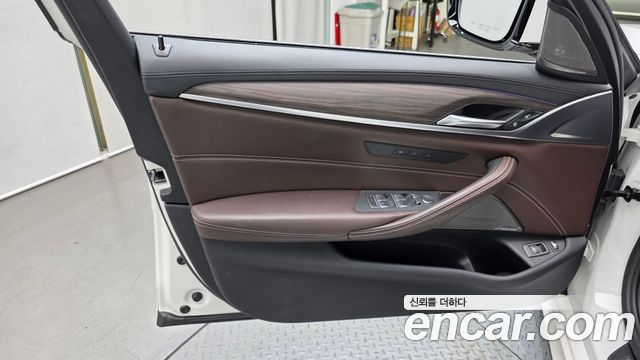 BMW 5-Series 530e M Sport