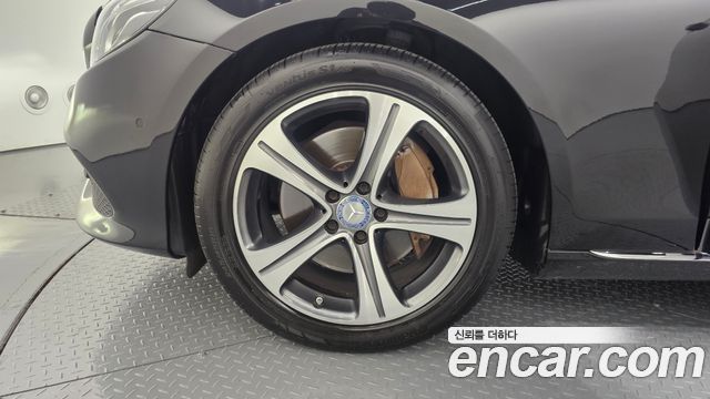 Mercedes-Benz E-Class E300 Avantgarde