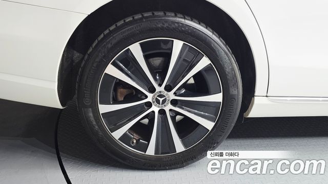 Mercedes-Benz E-Class E300e 4MATIC Exclusive