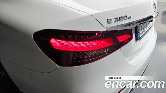 Mercedes-Benz E-Class E300e 4MATIC Exclusive