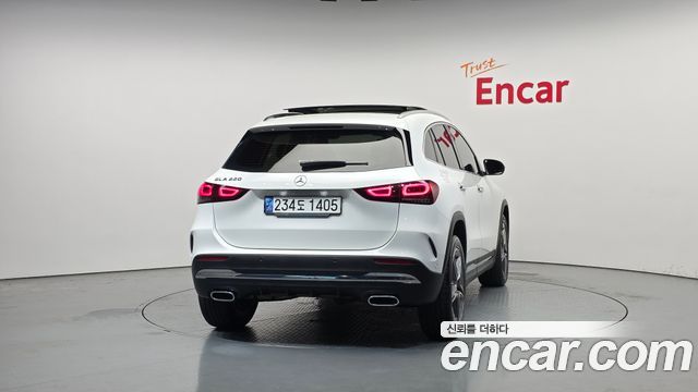 Mercedes-Benz GLA-Class GLA220