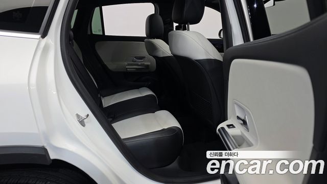 Mercedes-Benz GLA-Class GLA220