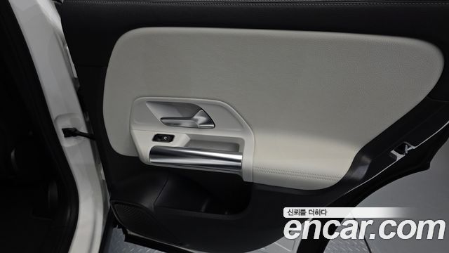Mercedes-Benz GLA-Class GLA220