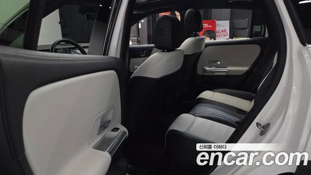Mercedes-Benz GLA-Class GLA220