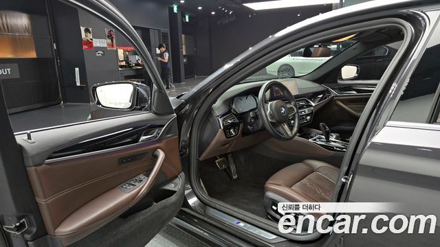 BMW 5-Series 530i M Sport Package Plus