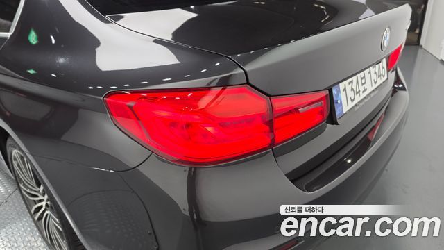 BMW 5-Series 530i M Sport Package Plus