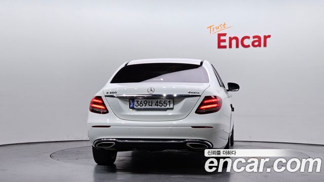 Mercedes-Benz E-Class E300 4MATIC Exclusive