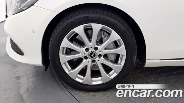 Mercedes-Benz E-Class E300 4MATIC Exclusive