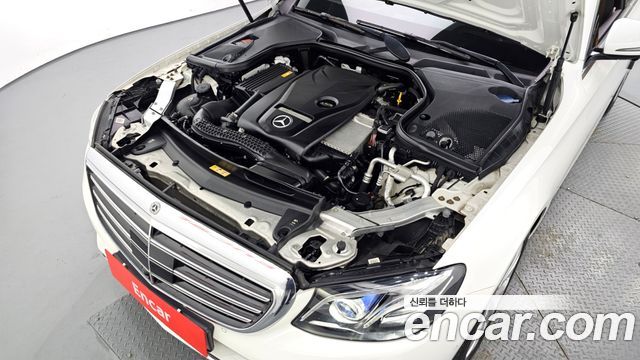 Mercedes-Benz E-Class E300 4MATIC Exclusive
