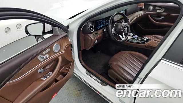 Mercedes-Benz E-Class E300 4MATIC Exclusive