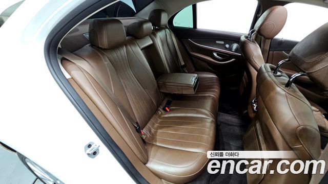 Mercedes-Benz E-Class E300 4MATIC Exclusive