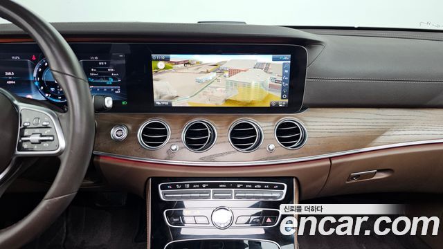 Mercedes-Benz E-Class E300 4MATIC Exclusive