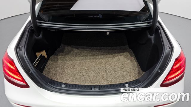 Mercedes-Benz E-Class E300 4MATIC Exclusive