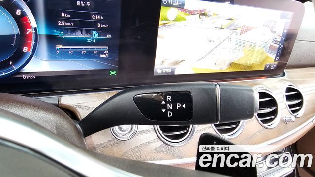 Mercedes-Benz E-Class E300 4MATIC Exclusive
