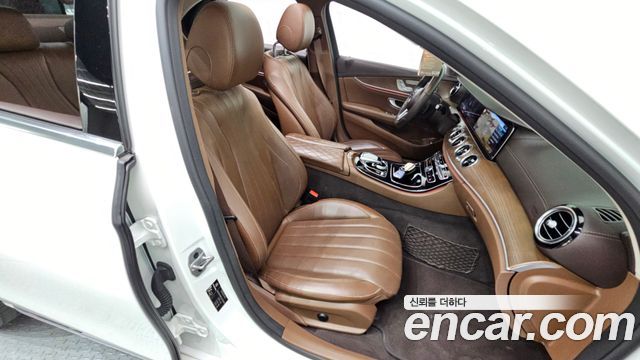 Mercedes-Benz E-Class E300 4MATIC Exclusive