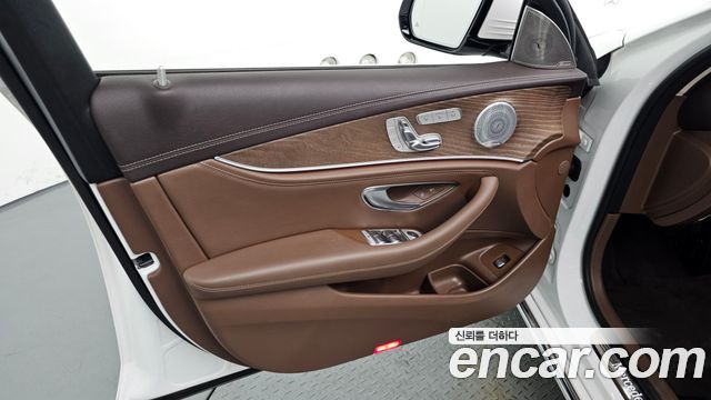 Mercedes-Benz E-Class E300 4MATIC Exclusive
