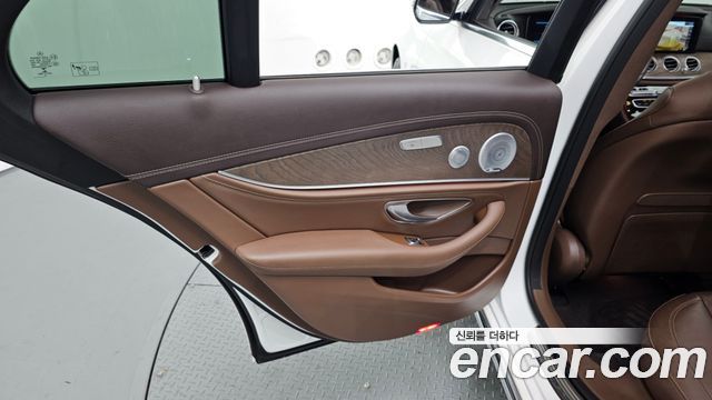 Mercedes-Benz E-Class E300 4MATIC Exclusive