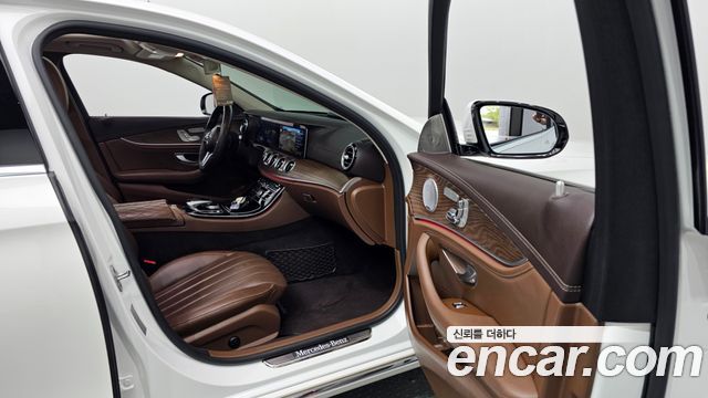 Mercedes-Benz E-Class E300 4MATIC Exclusive