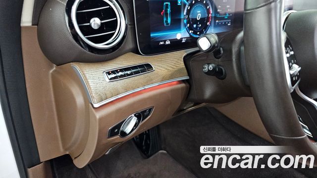 Mercedes-Benz E-Class E300 4MATIC Exclusive