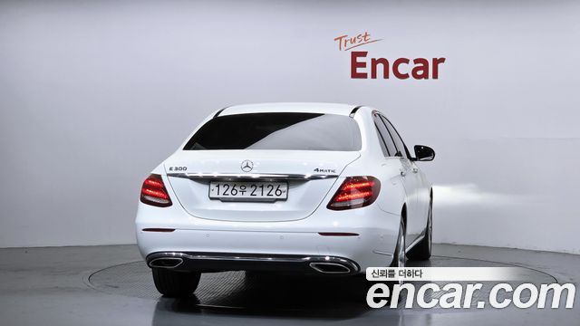 Mercedes-Benz E-Class E300 4MATIC Exclusive
