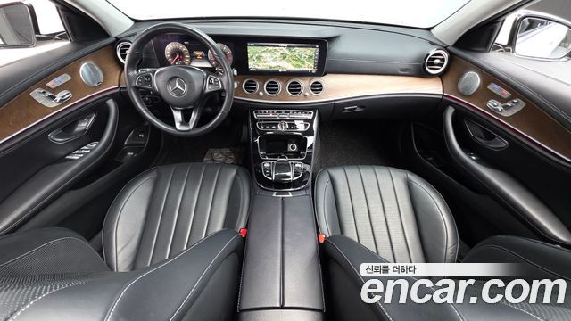 Mercedes-Benz E-Class E300 4MATIC Exclusive