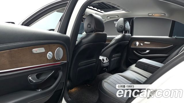 Mercedes-Benz E-Class E300 4MATIC Exclusive