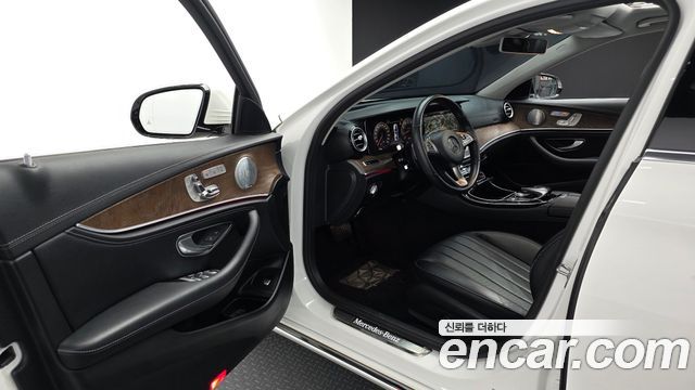 Mercedes-Benz E-Class E300 4MATIC Exclusive
