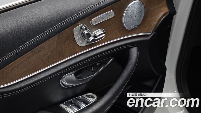 Mercedes-Benz E-Class E300 4MATIC Exclusive
