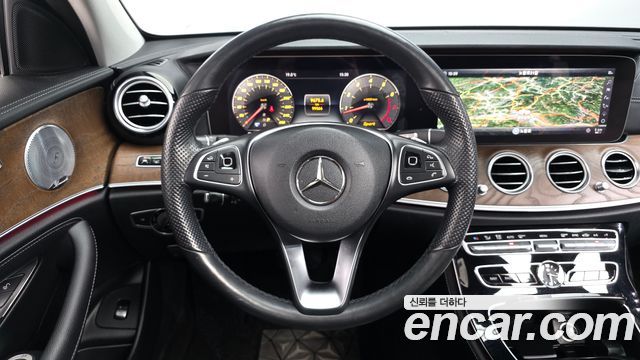 Mercedes-Benz E-Class E300 4MATIC Exclusive