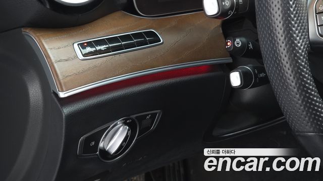 Mercedes-Benz E-Class E300 4MATIC Exclusive